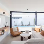 Casa Julian לאחארס